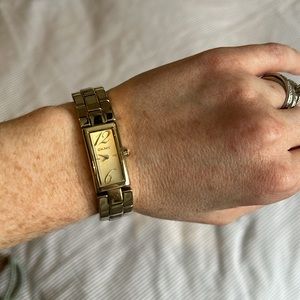 Beautiful DKNY women’s gold watch 🤩